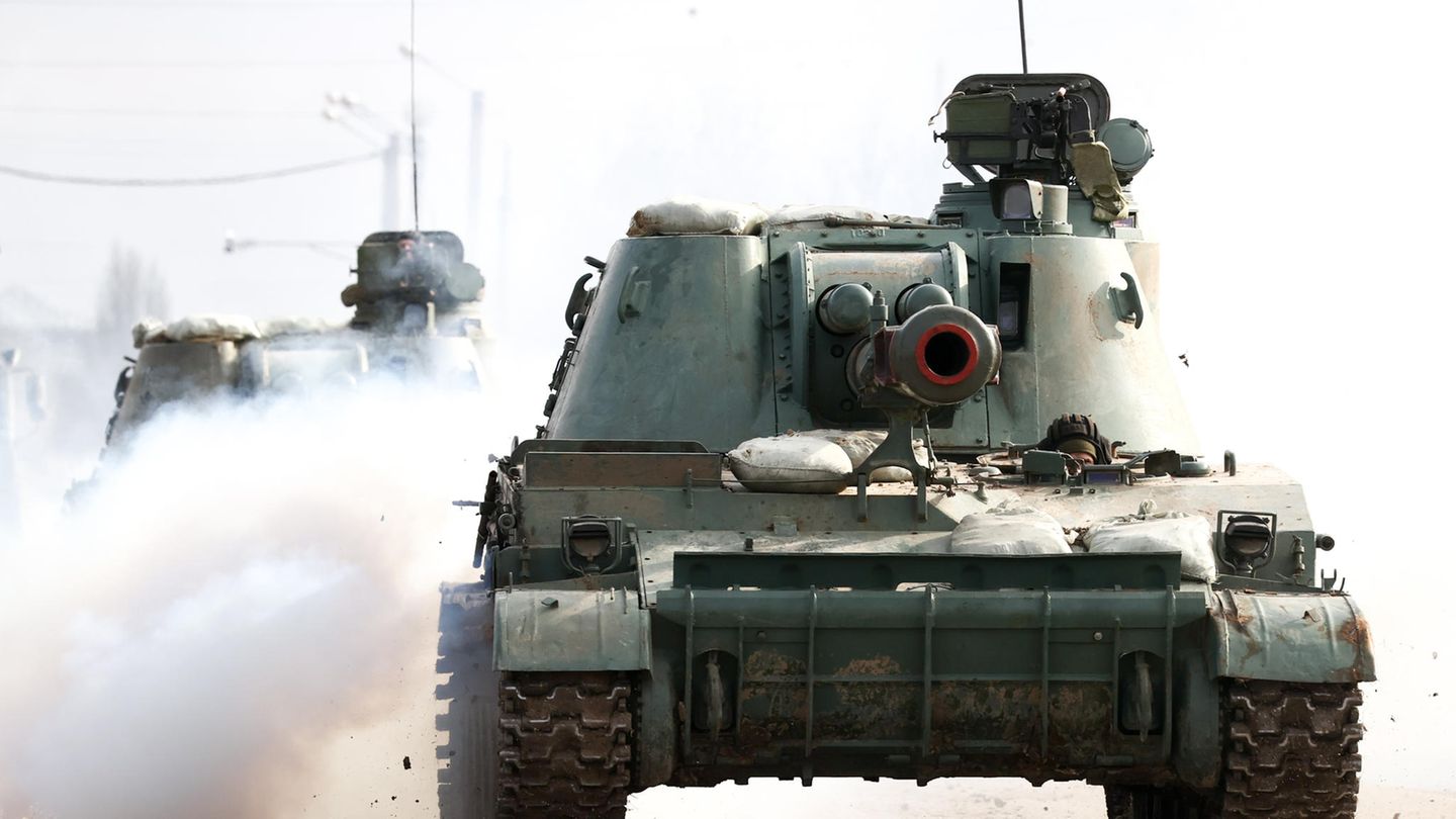 Russisches Artilleriegeschütz auf Selbstfahrlafette.